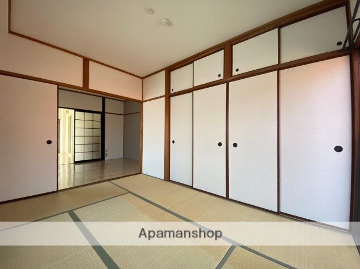 居川ビルの居間