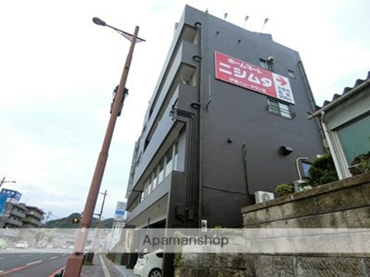 内野ビルの外観