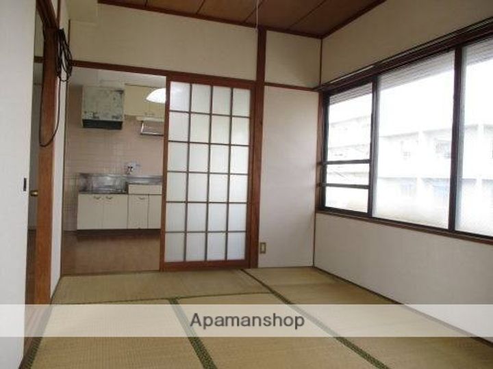 第2榎田ビルの居間