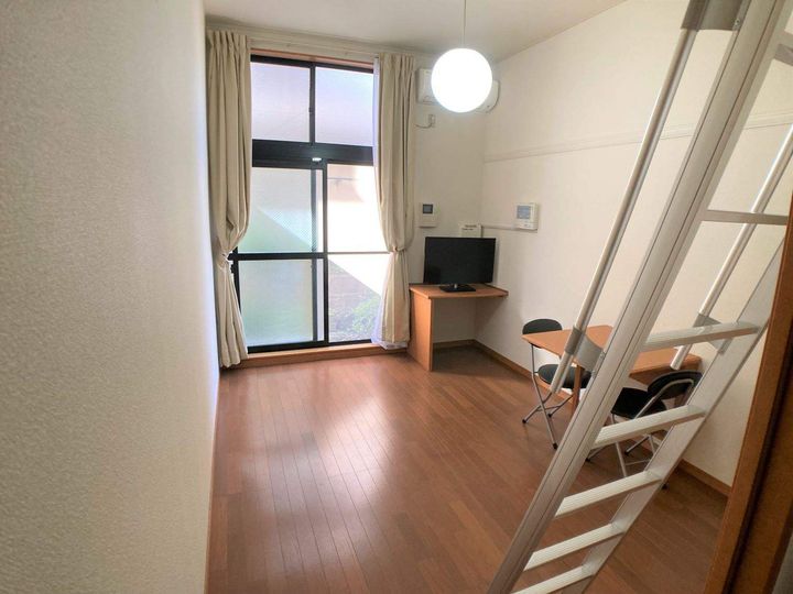 レオパレスプチ ジャルダン106の居間