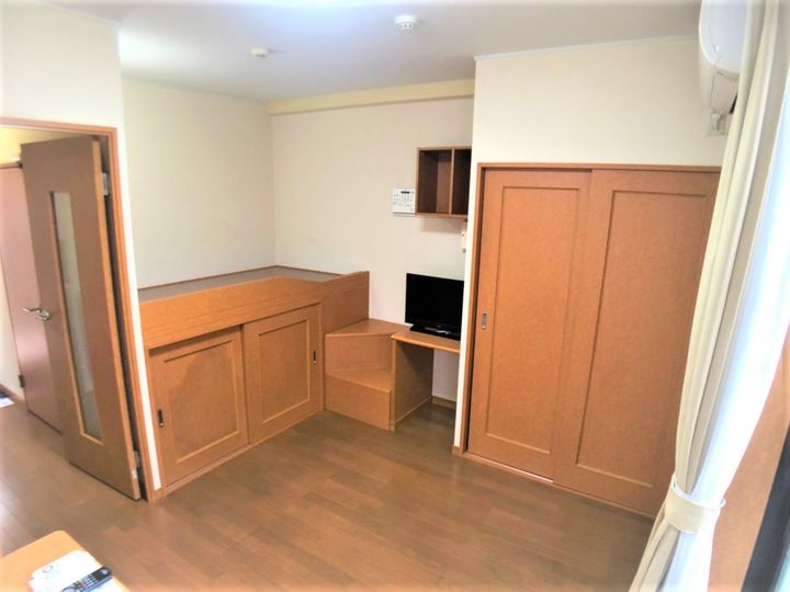 レオパレス鴨池202の居間