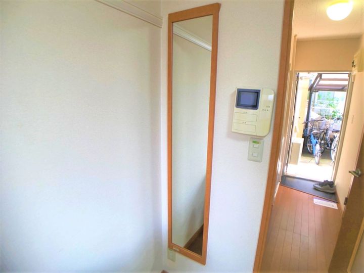 レオパレス鴨池202の居間