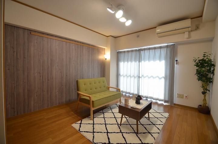 リードIN南郡元5-Dの居間