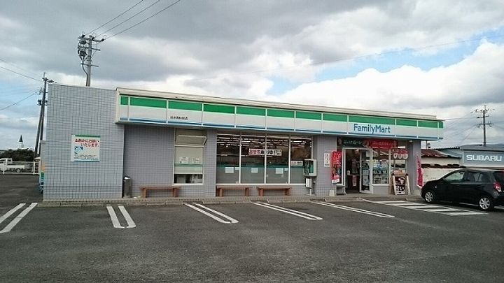 ハクナ・マタタBの周辺