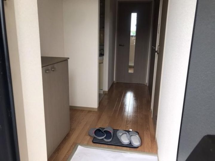 サニーブレイスYOMO A棟の玄関