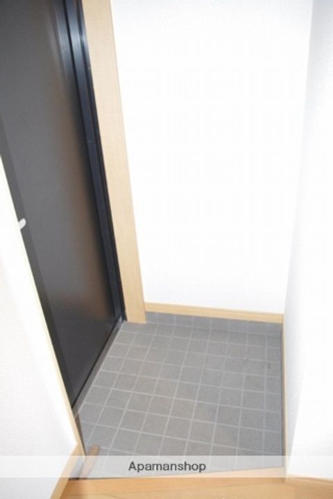 フローレンス平之町302の玄関