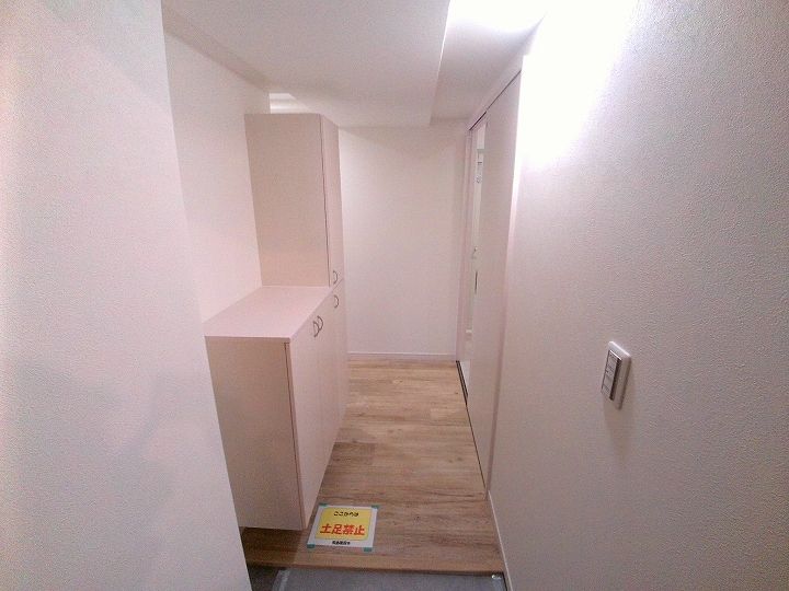 フォンスタワー南林寺0703の玄関