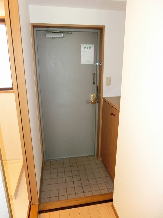 ガーデンプレイス上荒田0205の玄関