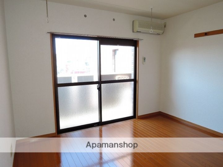 ア・ミューズ鴨池502の居間