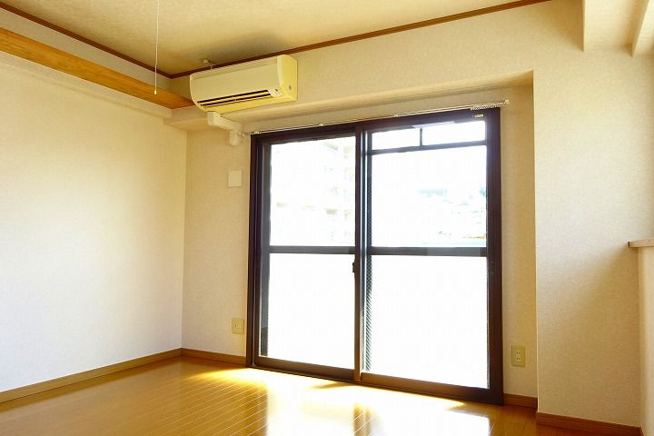 トレーン・ベル郡元0403の居間