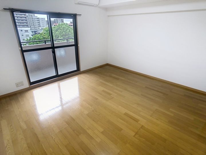 マンション大和0503の居間