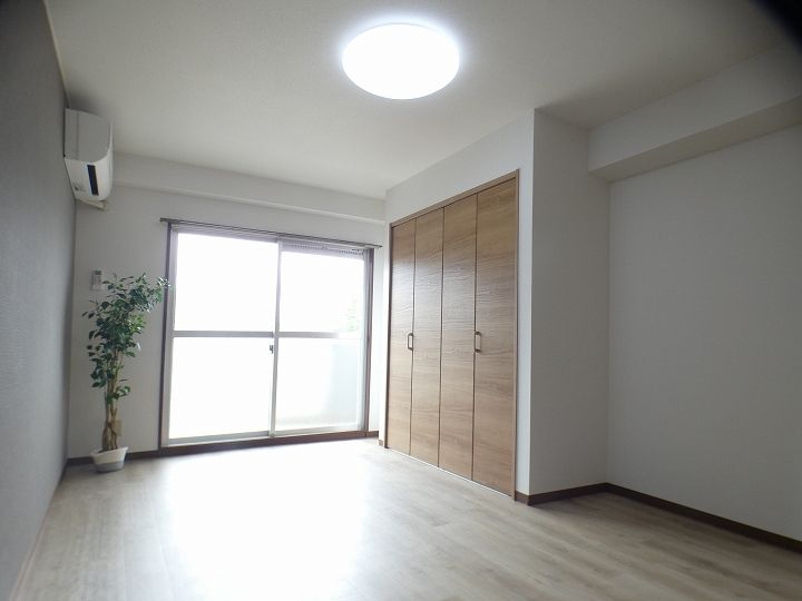 プレジデント下荒田0402の居間