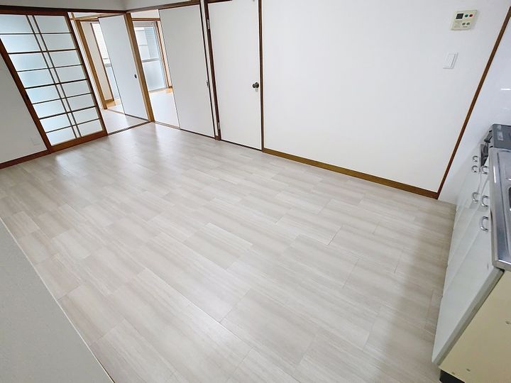 ドミール西田0203の居間