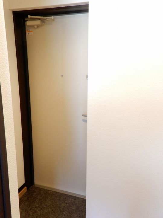 LA LUCE鹿児島中央0401の玄関