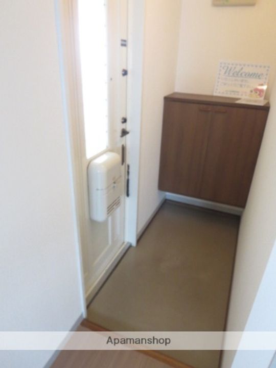 セジュールかんのかどA棟A102の玄関