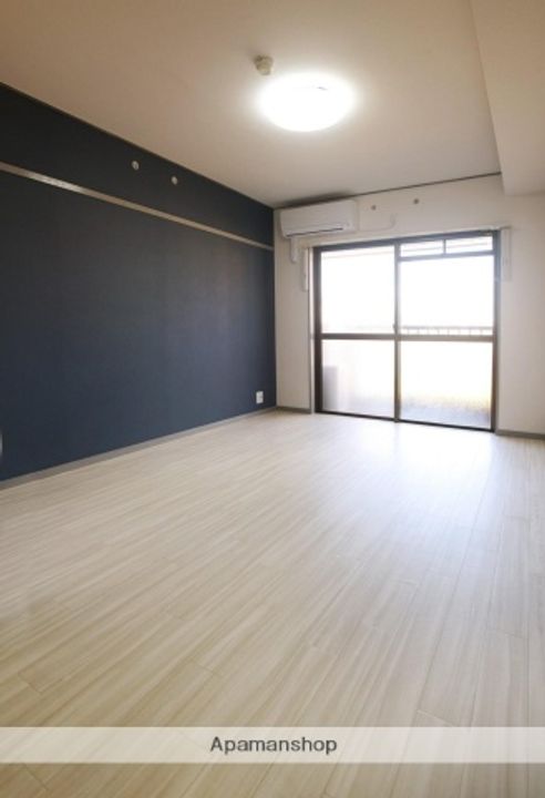 鹿児島県鹿児島市天保山町の賃貸マンションの居間