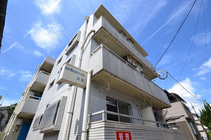 エメラルドハイツ郡元101の外観