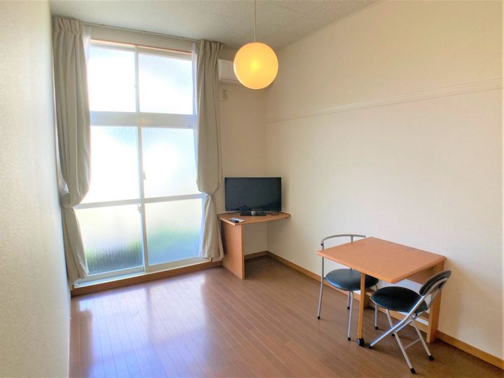 レオパレスフローラ102の居間