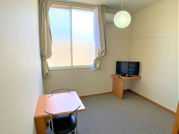 レオパレスフローラ102の居間