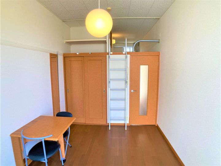 レオパレスフローラ102の居間