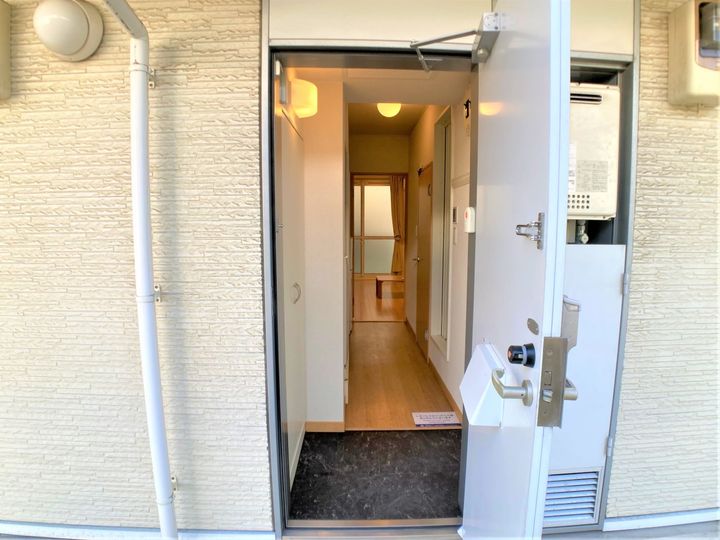 レオパレス武206の玄関