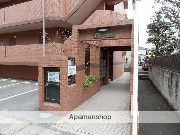 鴨池富山ビルの外観