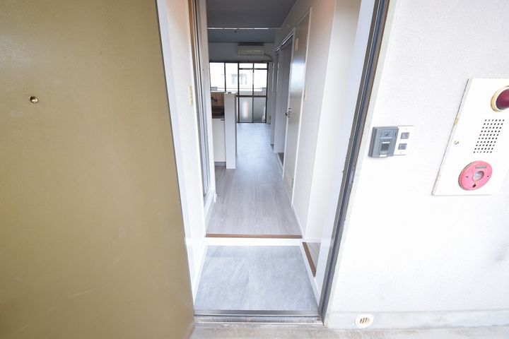 プリモール紫原503の玄関