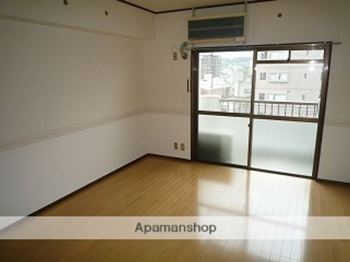 ステップイン金満511の居間