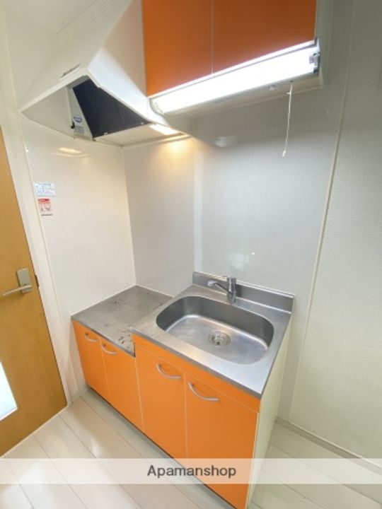 レイク・ルィーズ唐湊301のキッチン