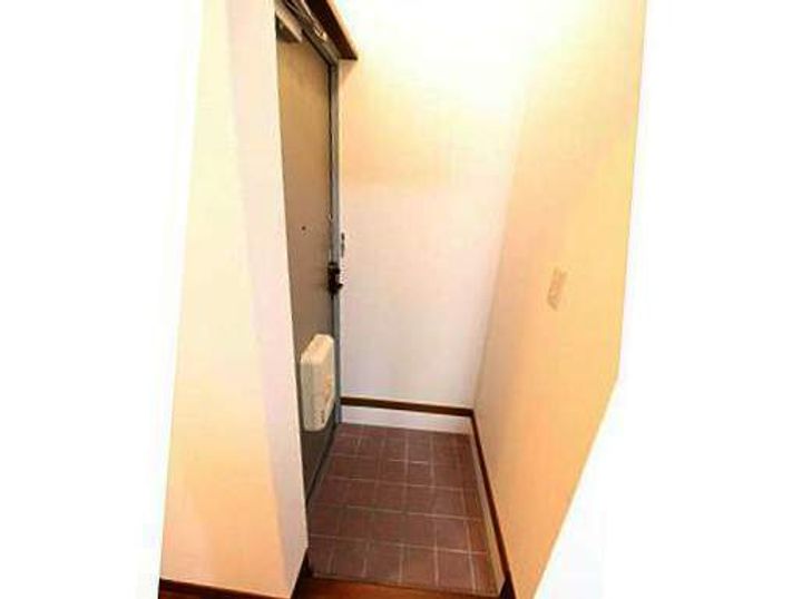 宮秀ビル201の玄関