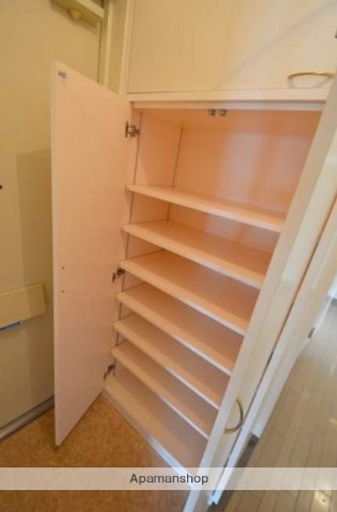 ストークマンション鹿児島1601の玄関