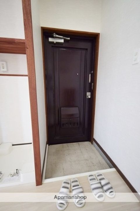 松山ビルの玄関