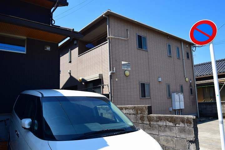 ベルリード草牟田102の外観