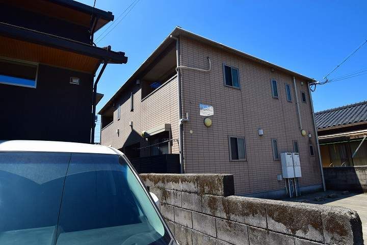 ベルリード草牟田102の外観