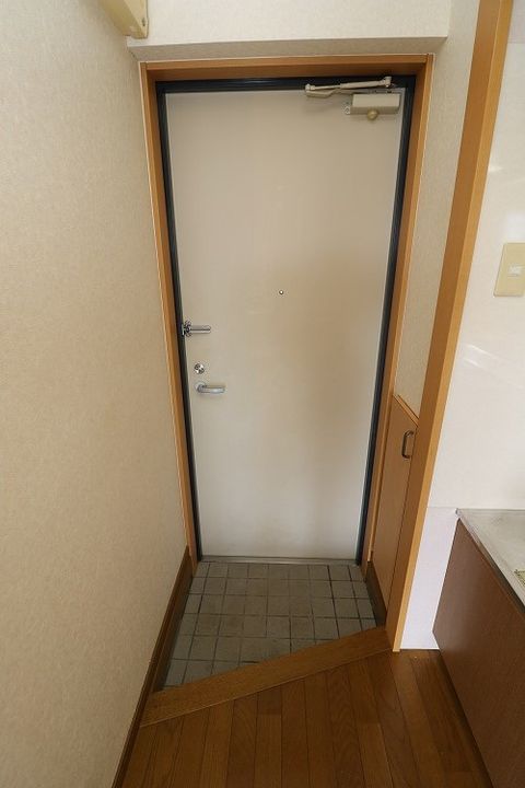 メープル西原の玄関