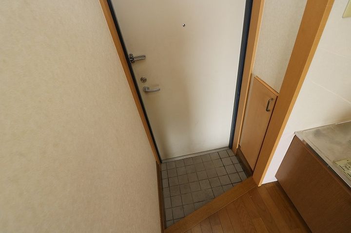 メープル西原の玄関