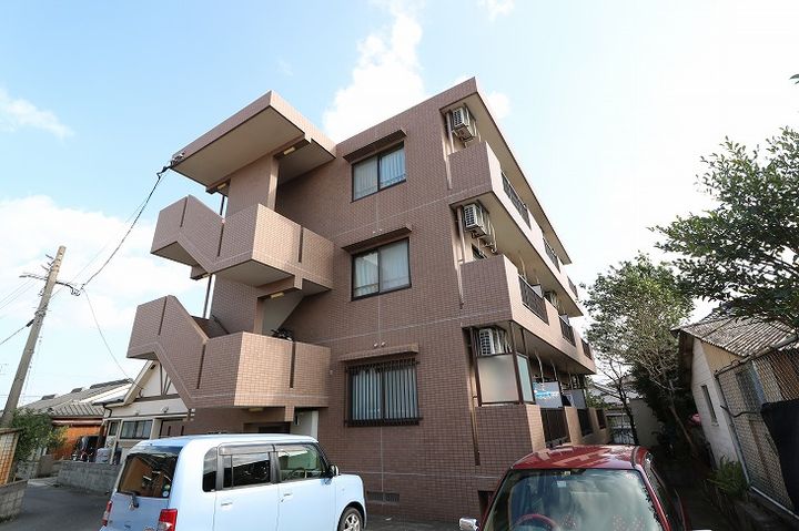 メープル西原の外観