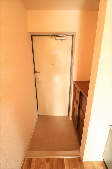 サンセットビレッジ新川A棟の玄関