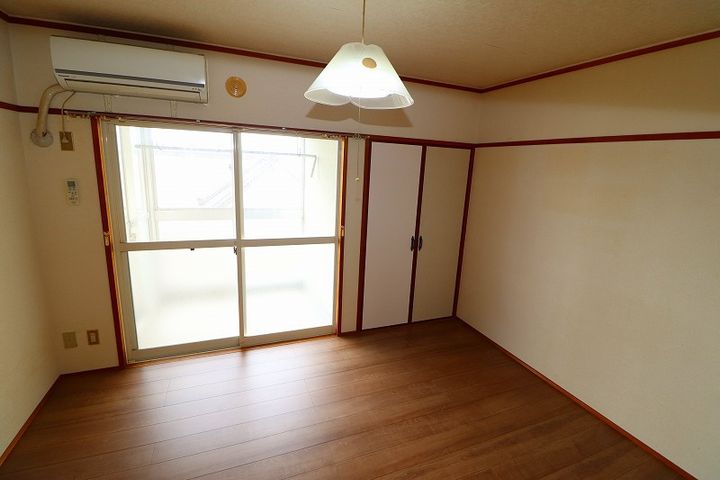 サンリブレ寿の居間