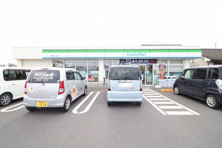 シャーメゾン・Kの周辺