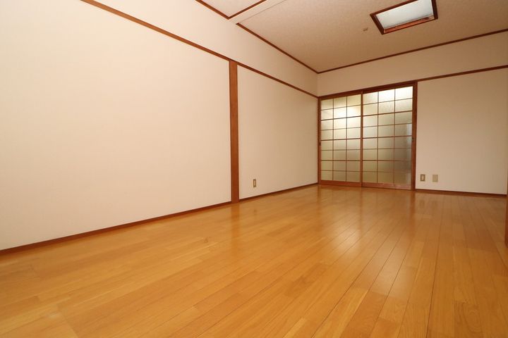 サンライズマンション寿の居間