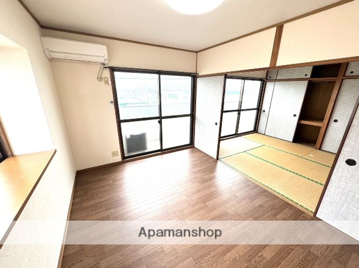 今坂マンションBの居間