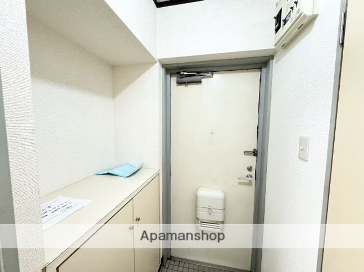 今坂マンションBの玄関