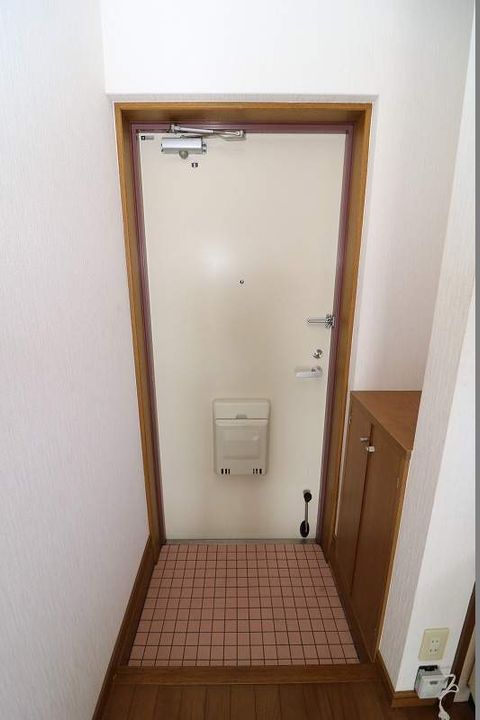 ウエストヒルズマンションの玄関