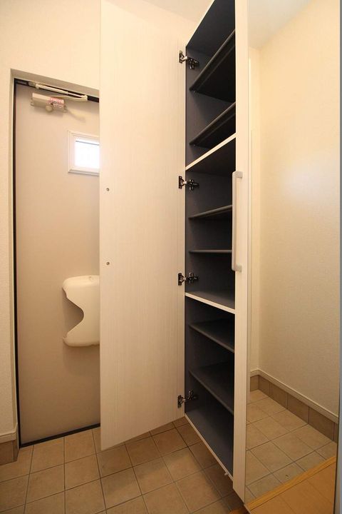 スウィート ミモザの玄関