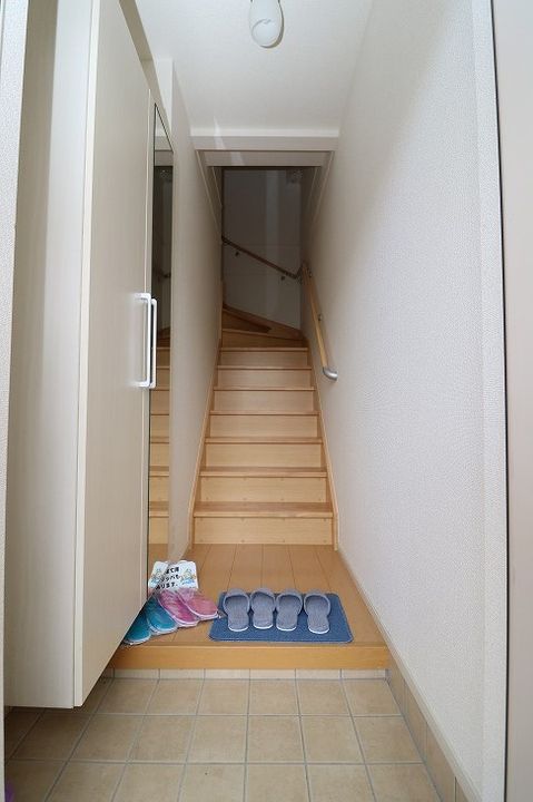 ハピネスフラワー2の玄関