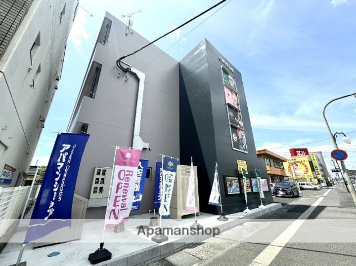 クリスタルビルの外観