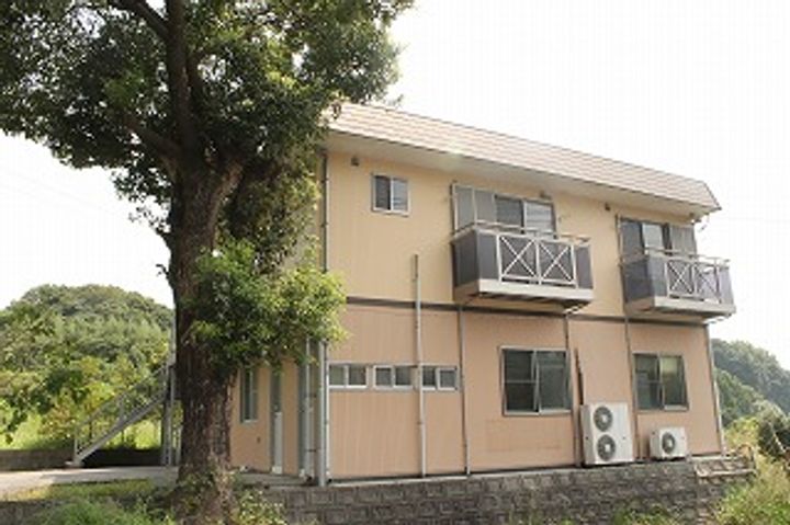 フェヴァリー川東の外観