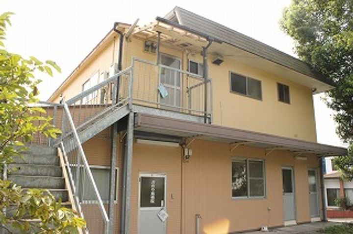 フェヴァリー川東の外観