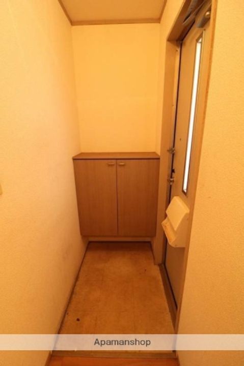 アークガーデンC棟の玄関